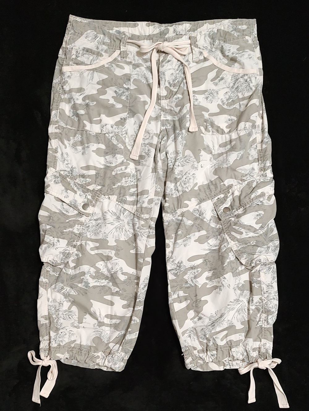 London Jean Camo Cargos, Size 6